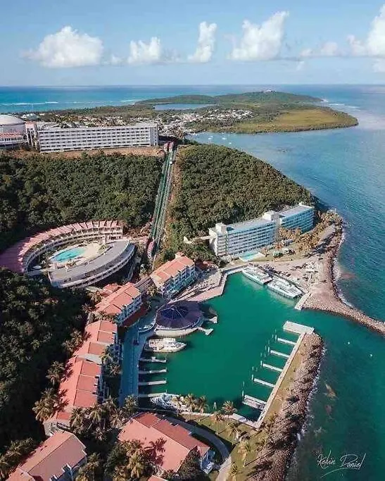 Beautiful Ocean Blue Love Oceanfront Apartment Fajardo