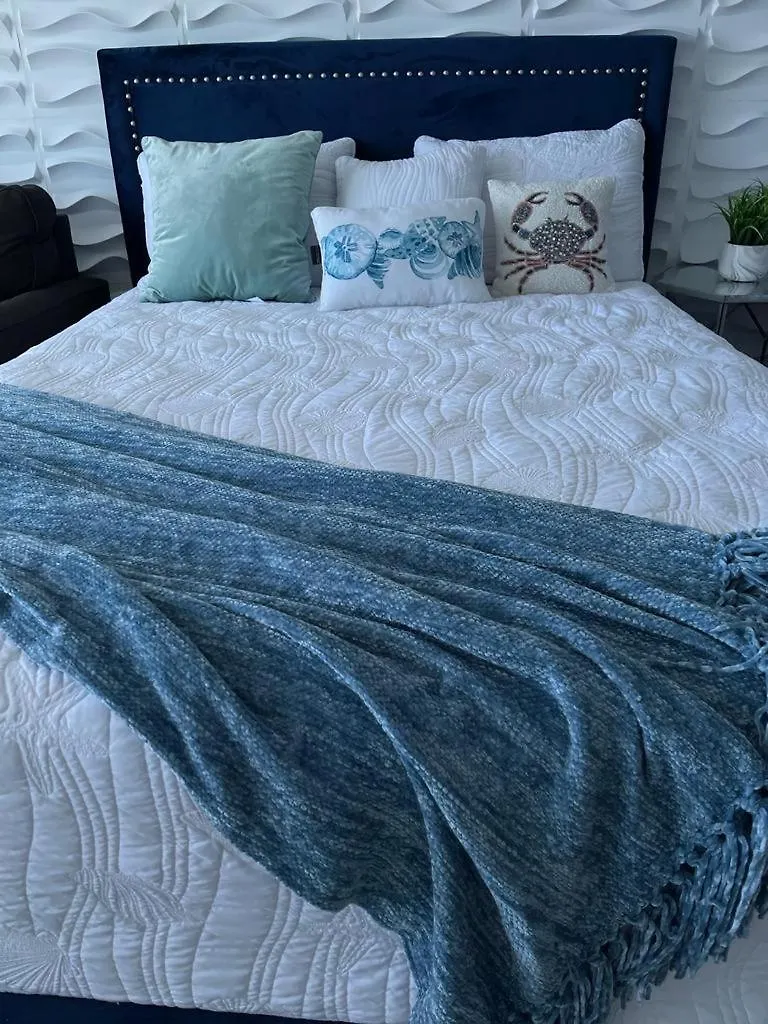 Beautiful Ocean Blue Love Oceanfront Apartment Fajardo